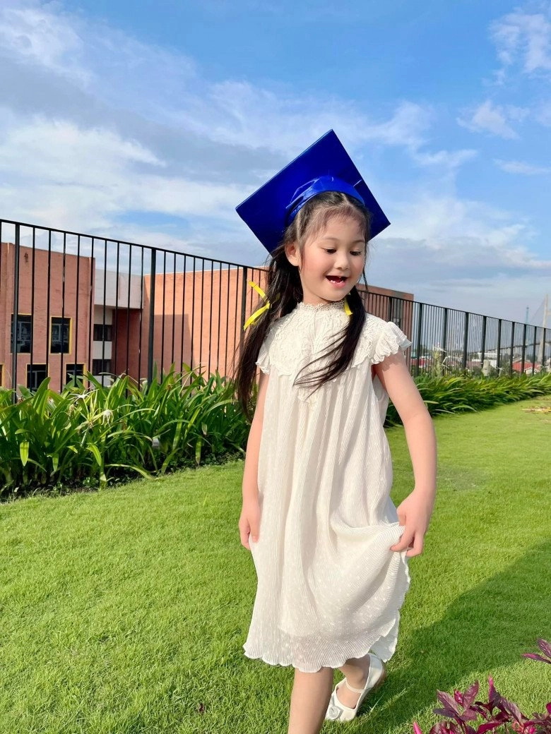 Con gái đại gia nhà 200 tỷ đoàn di băng học mẫu giáo bị mời phụ huynh 3 lần cuối cùng đã tốt nghiệp - 3