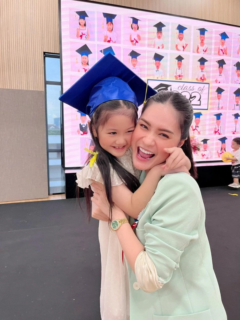 Con gái đại gia nhà 200 tỷ đoàn di băng học mẫu giáo bị mời phụ huynh 3 lần cuối cùng đã tốt nghiệp - 6