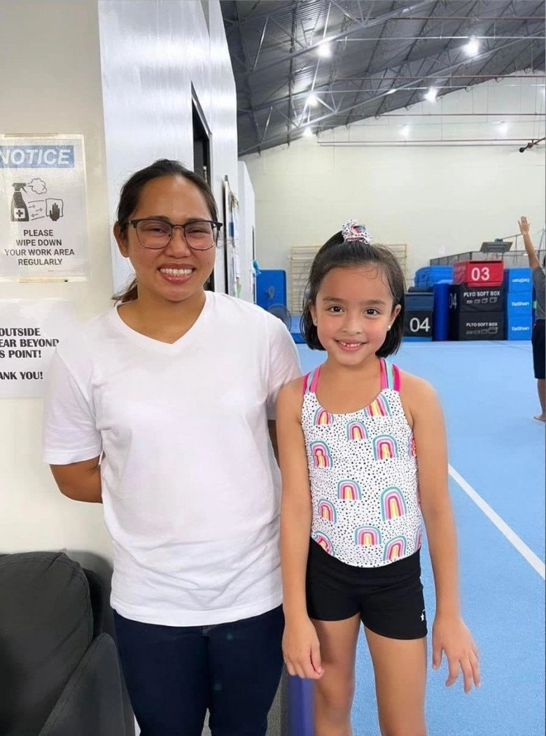 Con gái mỹ nhân đẹp nhất philippines 7 tuổi trổ giò như hoa hậu được tập thể thao với vđv olympic - 6