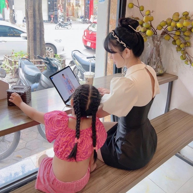 Con gái diệp lâm anh trực tiếp hỏi bố còn yêu mẹ không tuổi nhỏ đã ra sức hàn gắn để bố quay về - 3