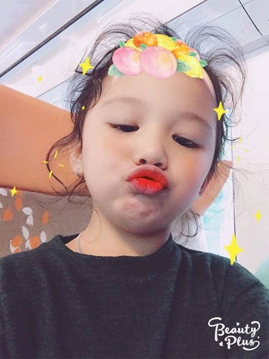 Con gái đông nhi 17 tháng đã selfie chuyên nghiệp cùng mẹ biết chu môi cực đáng yêu - 14