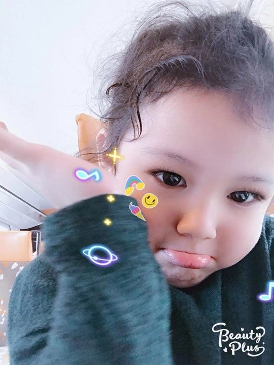Con gái đông nhi 17 tháng đã selfie chuyên nghiệp cùng mẹ biết chu môi cực đáng yêu - 15