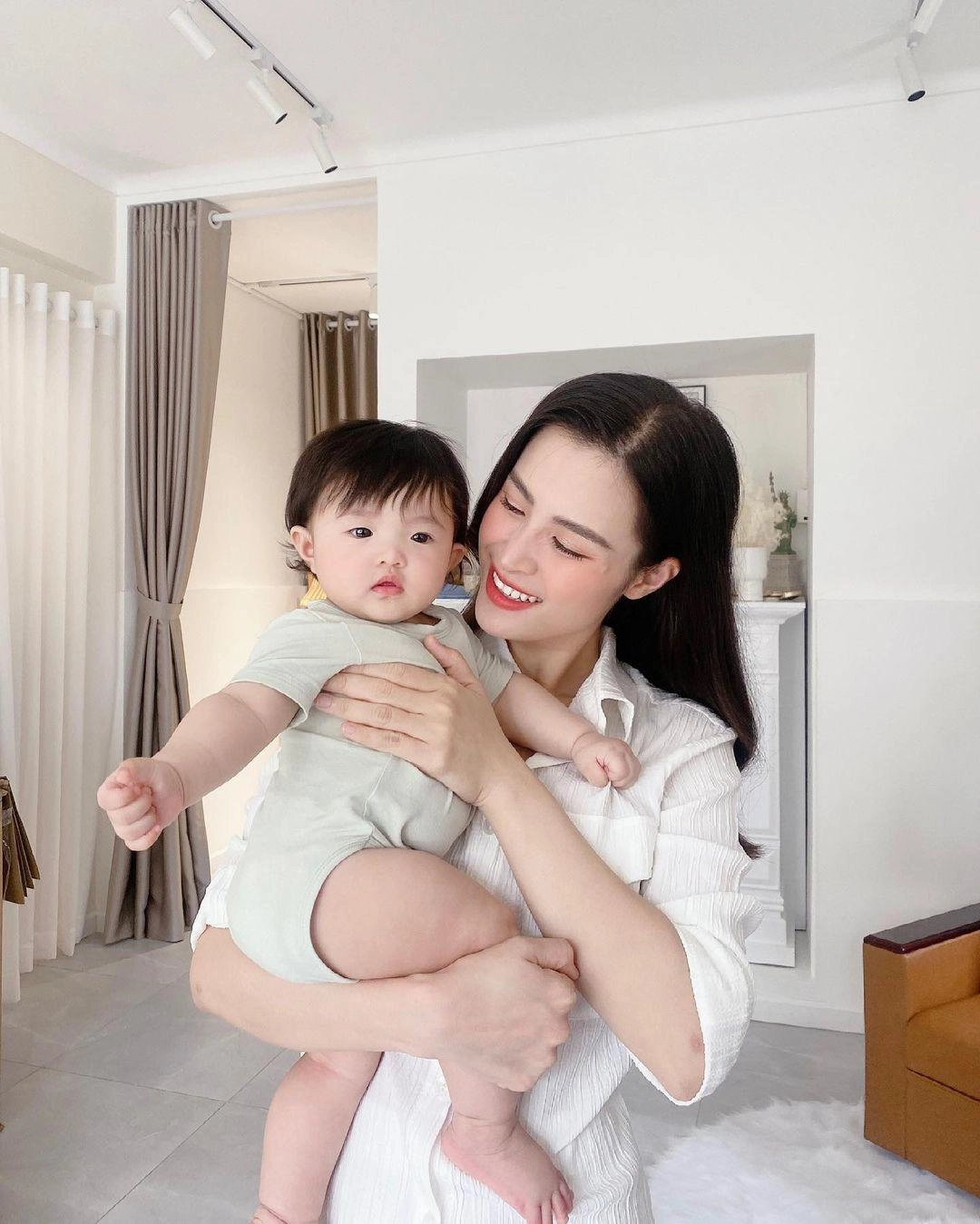 Con gái đông nhi nói giọng sài gòn cực yêu 2 nhóc tỳ khác còn bắn giọng miền trung - 2