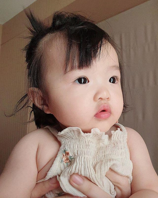 Con gái đông nhi ông cao thắng càng lớn càng xinh như thiên thần da trắng ngần bụ bẫm - 2