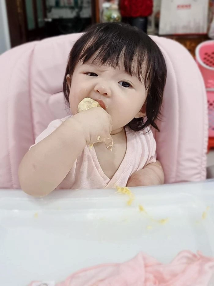 Con gái đông nhi ông cao thắng càng lớn càng xinh như thiên thần da trắng ngần bụ bẫm - 9