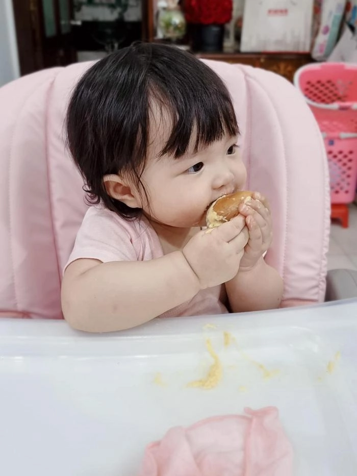 Con gái đông nhi ông cao thắng càng lớn càng xinh như thiên thần da trắng ngần bụ bẫm - 10