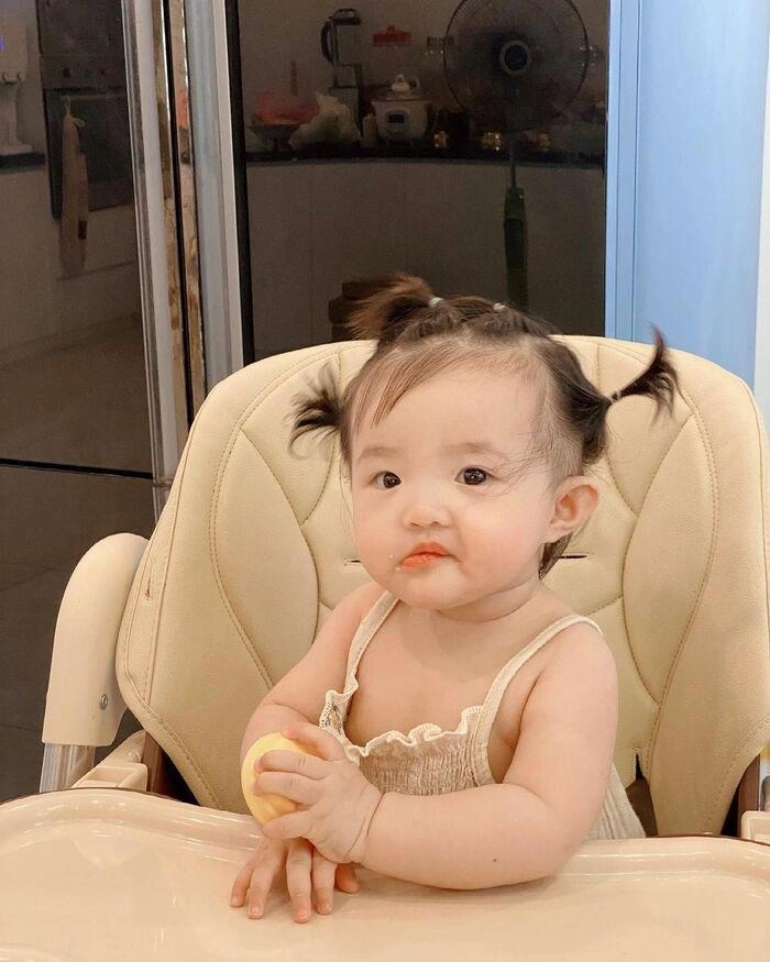 Con gái đông nhi ông cao thắng càng lớn càng xinh như thiên thần da trắng ngần bụ bẫm - 16