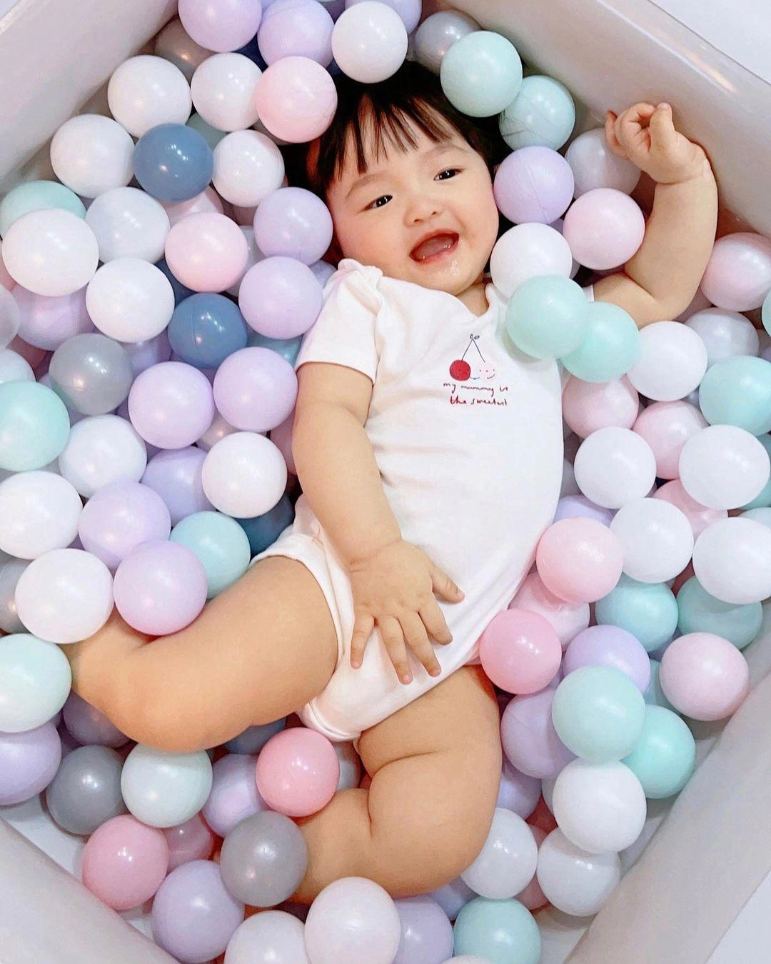 Con gái đông nhi ông cao thắng càng lớn càng xinh như thiên thần da trắng ngần bụ bẫm - 19