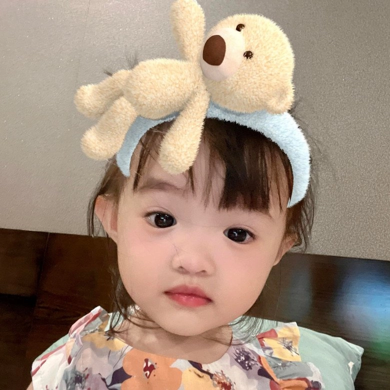 Con gái đông nhi ông cao thắng lớnxinh như búp bê da trắng môi đỏ mắt bồ câu - 3