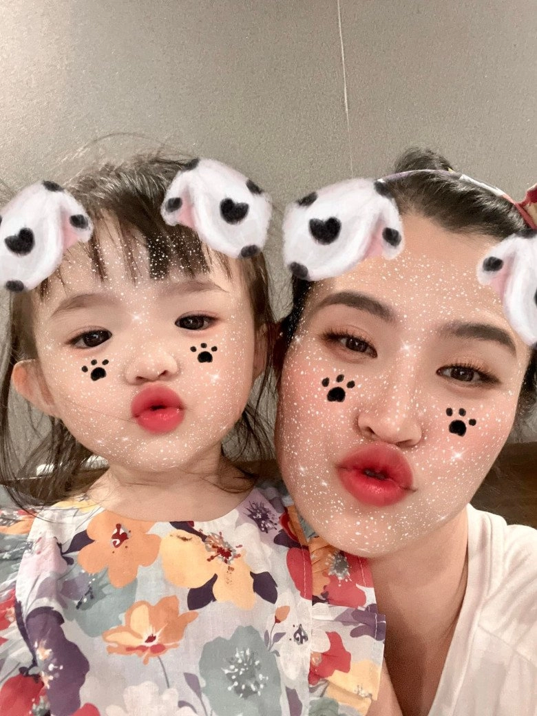 Con gái đông nhi ông cao thắng lớnxinh như búp bê da trắng môi đỏ mắt bồ câu - 5