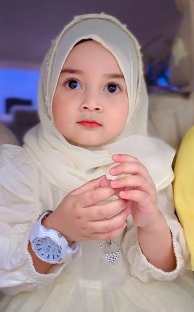 Con gái được khen xinh như búp bê mẹ bé lộ diện khiến tất cả vỡ òa - 3