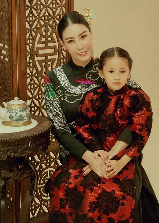 Con gái hà kiều anh hoá ra là con vua cháu chúa chẳng trách xinh đẹp - 1