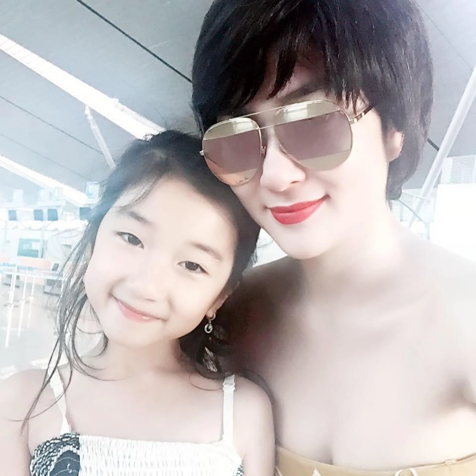 Con gái hh nguyễn thị huyền lần đầu đi guốc cao catwalk truyền nhân của nàng hậu đây rồi - 12