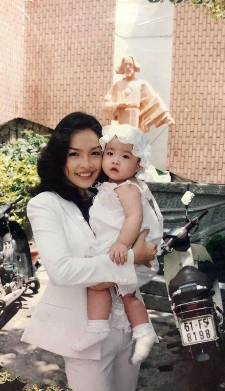Con gái hiền thục 20 tuổi cao 1m7 xinh quyến rũ bố là giám đốc giàu có - 6