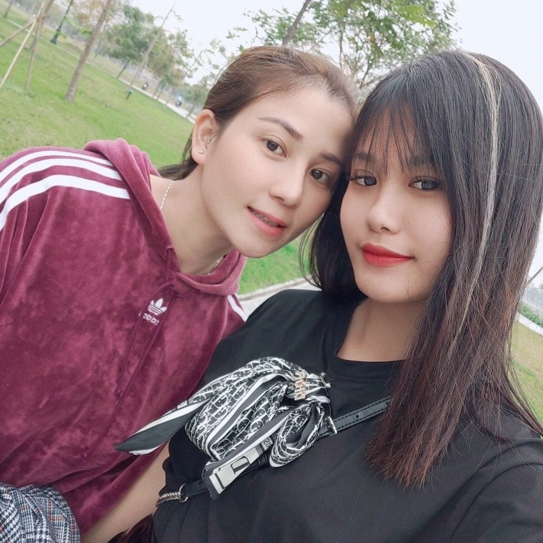 Con gái hiệp gà 18 tuổi được khen xinh như hoa hậu điểm thi ở trường toàn trên 8 9 - 5