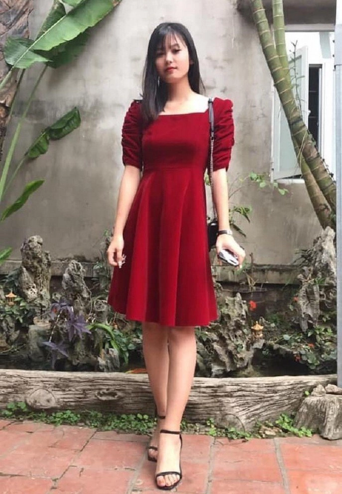 Con gái hiệp gà 18 tuổi được khen xinh như hoa hậu điểm thi ở trường toàn trên 8 9 - 8