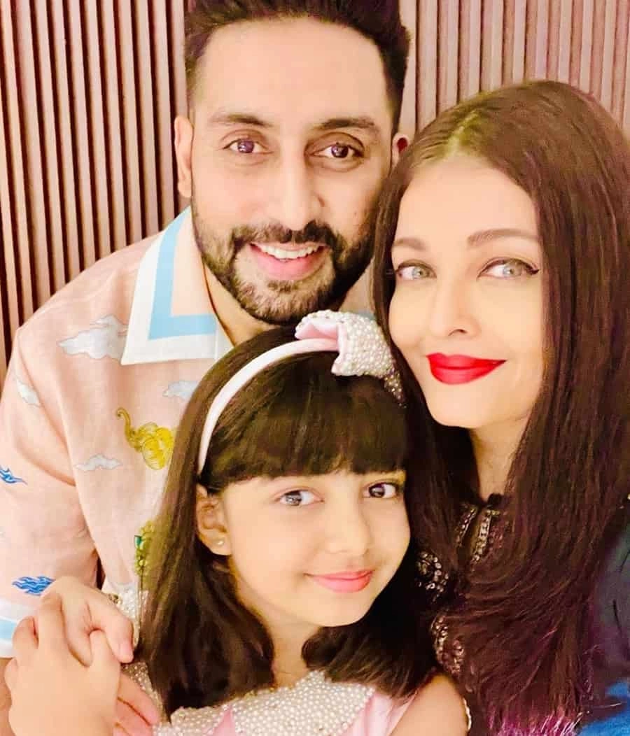 Con gái hoa hậu đẹp nhất mọi thời đại hưởng gen đẹp của mẹ điệu cười cũng y 1 kiểu - 13