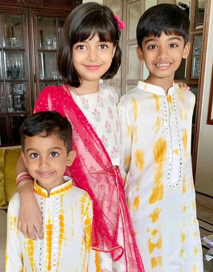 Con gái hoa hậu đẹp nhất mọi thời đại hưởng gen đẹp của mẹ điệu cười cũng y 1 kiểu - 14