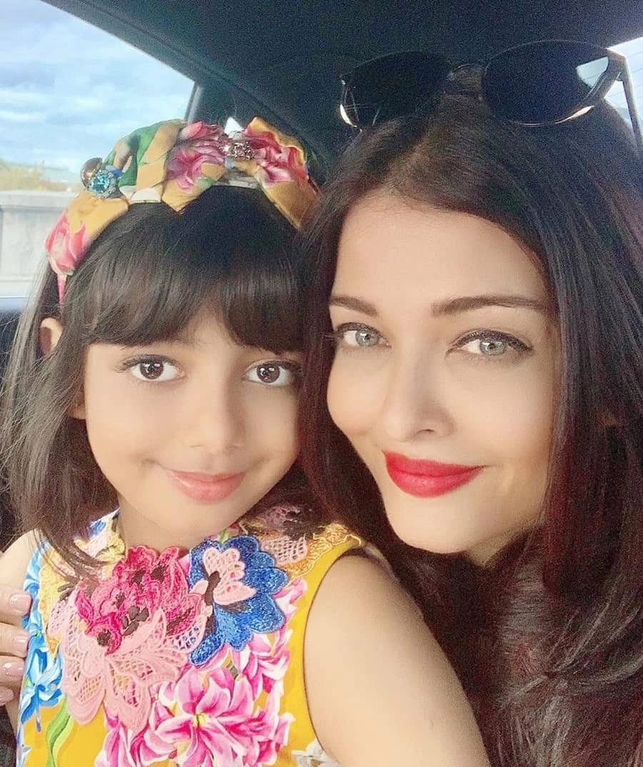 Con gái hoa hậu đẹp nhất mọi thời đại hưởng gen đẹp của mẹ điệu cười cũng y 1 kiểu - 15