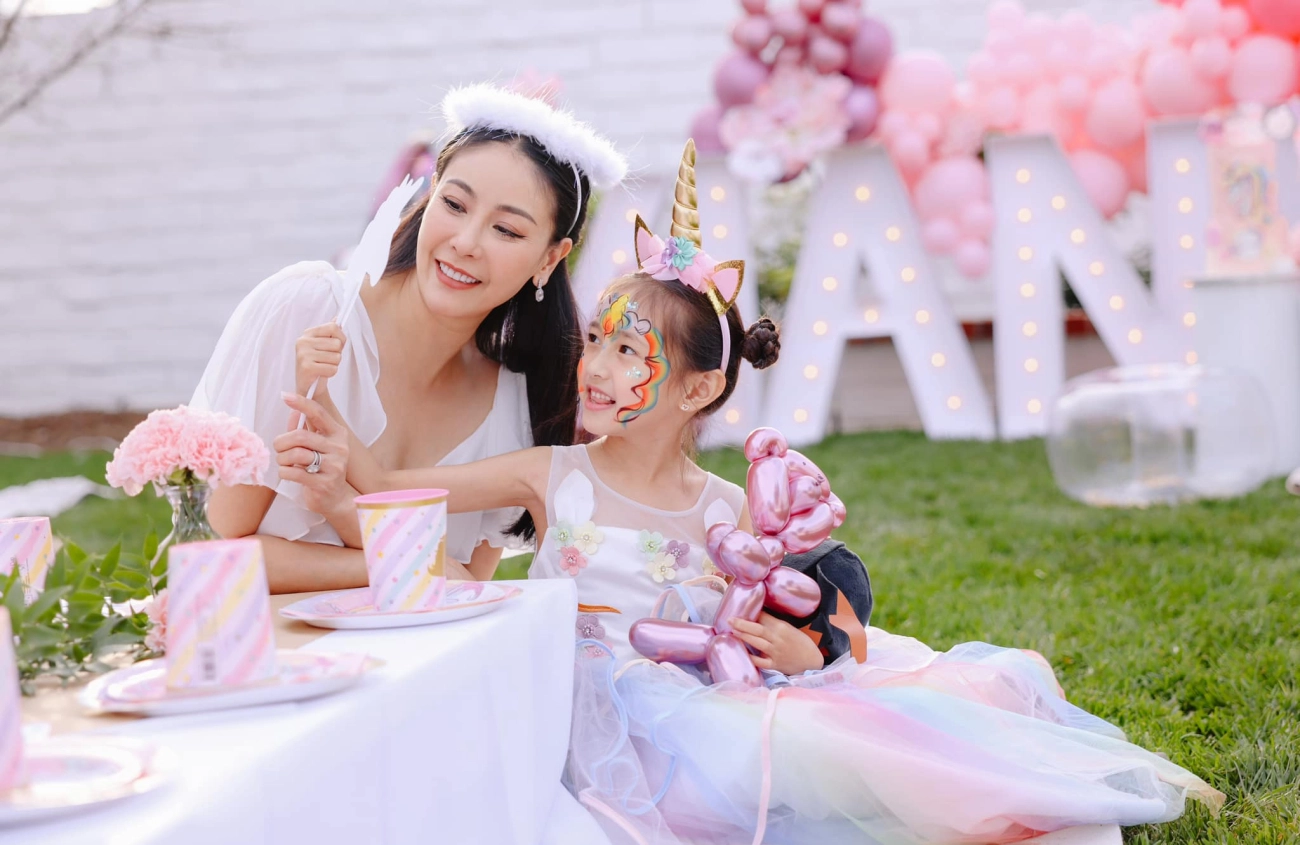 Con gái hoa hậu hà kiều anh 6 tuổi xinh như công chúa đời thực sao việt khen nức nở - 2