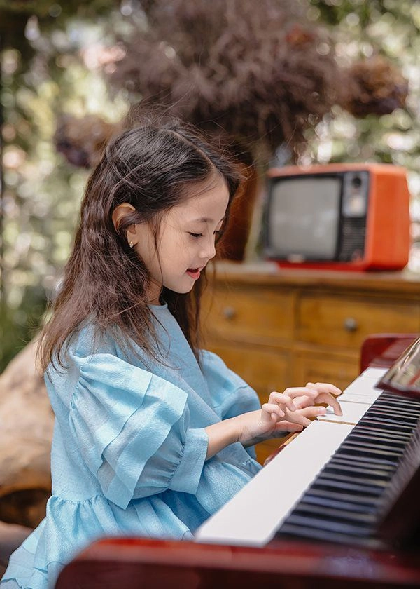 Con gái hoa hậu hà kiều anh 6 tuổi xinh như công chúa đời thực sao việt khen nức nở - 15