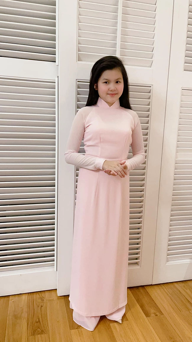 Con gái hoa hậu ở nhà 200 tỷ 10 tuổi dáng thiếu nữ được nhắm thi hoa hậu hoàn vũ - 2