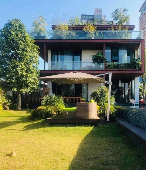 Con gái hoa hậu việt 12 tuổi có biệt thự 300 tỷ nhiều vàng và kim cương đi học bằng siêu xe g63 11 tỷ - 2