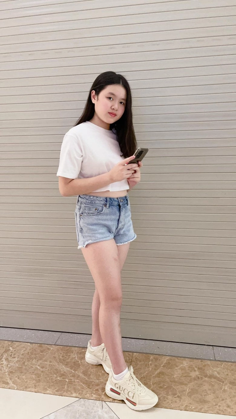 Con gái hoa hậu việt 12 tuổi có biệt thự 300 tỷ nhiều vàng và kim cương đi học bằng siêu xe g63 11 tỷ - 6
