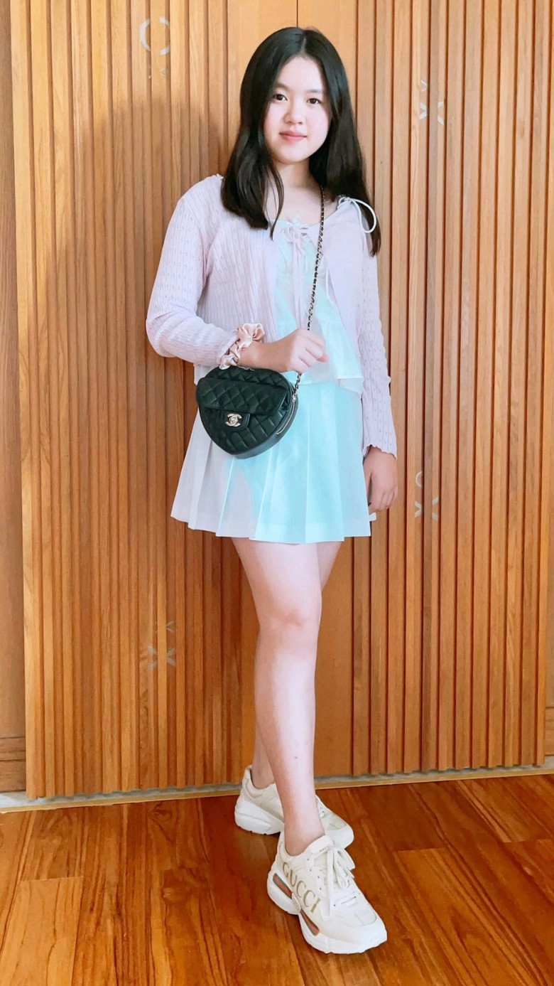 Con gái hoa hậu việt 12 tuổi có biệt thự 300 tỷ nhiều vàng và kim cương đi học bằng siêu xe g63 11 tỷ - 8