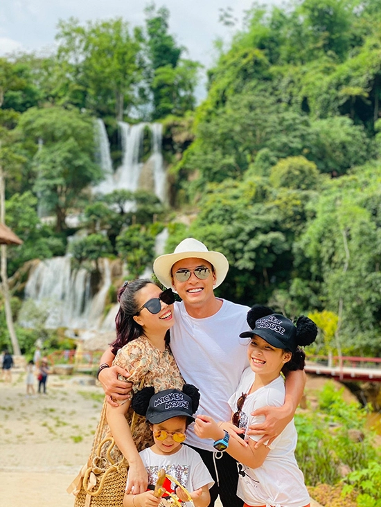 Con gái hồng đăng mạnh trường ngày nào thi bố ơi mình đi đâu thế giờ lớn không nhận ra - 15