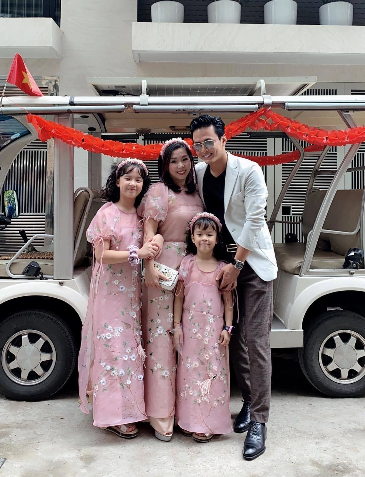 Con gái hồng đăng mạnh trường ngày nào thi bố ơi mình đi đâu thế giờ lớn không nhận ra - 17