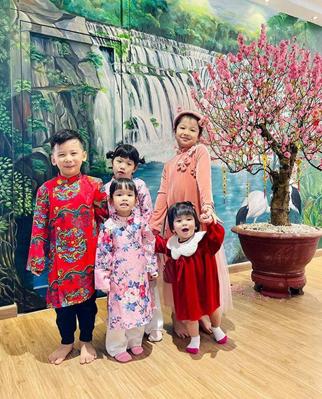 Con gái jennifer phạm càng lớn càng xinh giống hệt bố khéo tay làm bánh cuốn tặng mẹ - 8