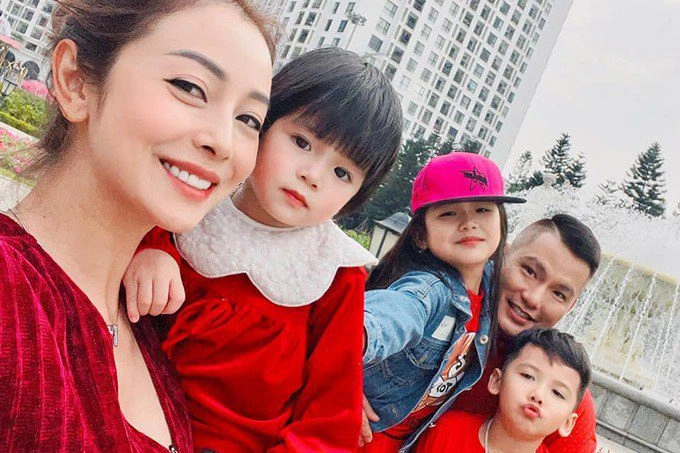 Con gái jennifer phạm càng lớn càng xinh giống hệt bố khéo tay làm bánh cuốn tặng mẹ - 12