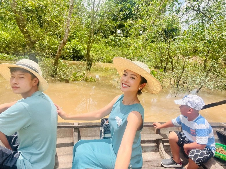 Con gái jennifer phạm mặc áo bà ba hóa cô ba cần thơ ra dáng tiểu thư miền tây sang chảnh - 1