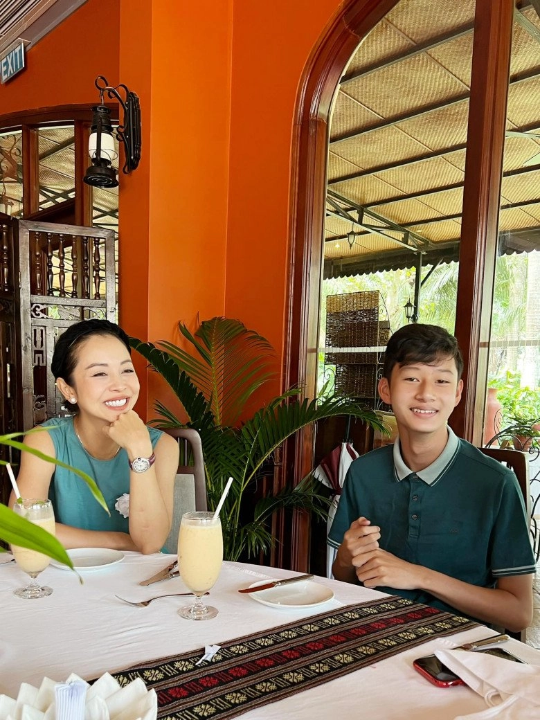 Con gái jennifer phạm mặc áo bà ba hóa cô ba cần thơ ra dáng tiểu thư miền tây sang chảnh - 8