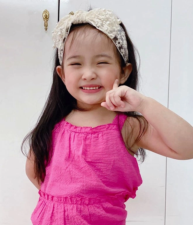 Con gái khánh thi đổi mặt nhanh như chớp làm mợ chảnh hay cười tươi như hoa đều quá xinh - 14