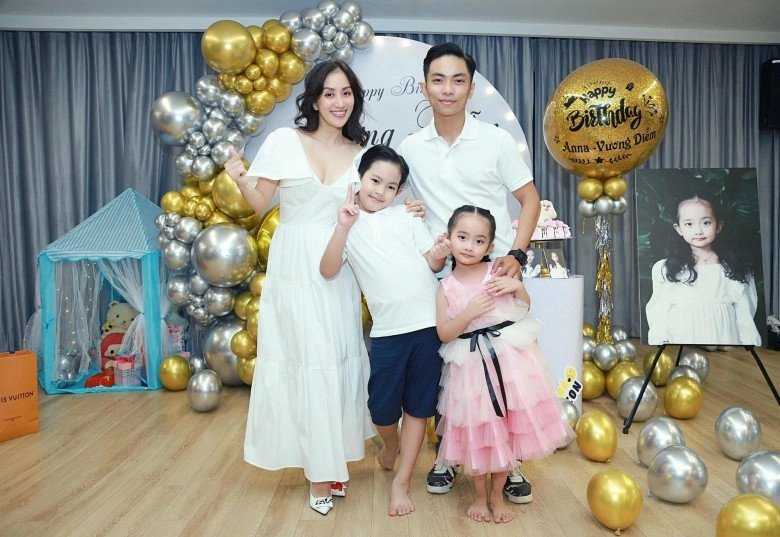 Con gái khánh thi tròn 4 tuổi xinh như công chúa nhìn hình là biết mợ chảnh được cả nhà cưng - 1