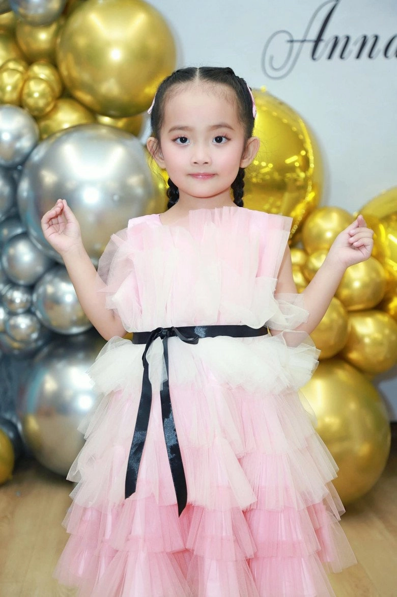 Con gái khánh thi tròn 4 tuổi xinh như công chúa nhìn hình là biết mợ chảnh được cả nhà cưng - 8