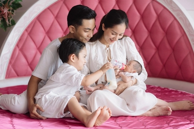 Con gái khánh thi tròn 4 tuổi xinh như công chúa nhìn hình là biết mợ chảnh được cả nhà cưng - 10