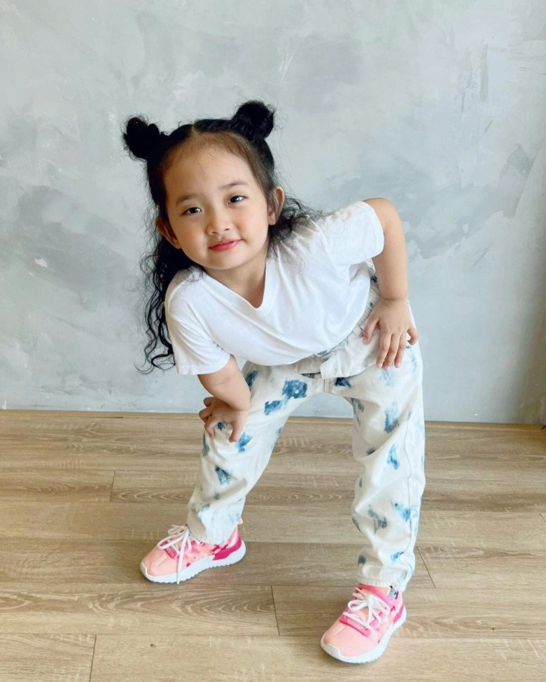 Con gái khánh thi tròn 4 tuổi xinh như công chúa nhìn hình là biết mợ chảnh được cả nhà cưng - 11