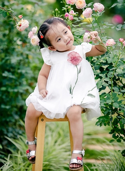 Con gái khánh thi tròn 4 tuổi xinh như công chúa nhìn hình là biết mợ chảnh được cả nhà cưng - 16