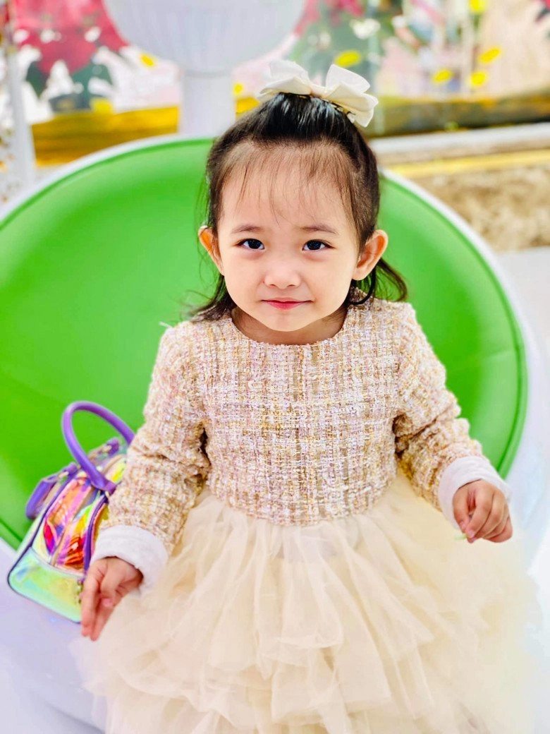 Con gái khánh thi tròn 4 tuổi xinh như công chúa nhìn hình là biết mợ chảnh được cả nhà cưng - 18