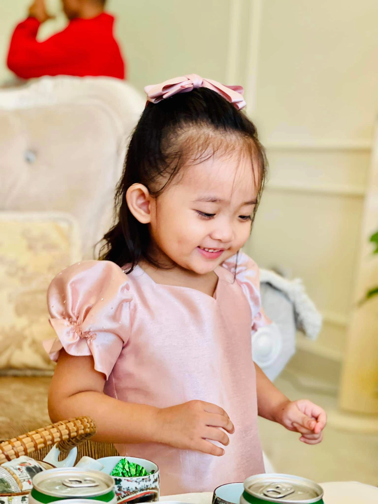 Con gái khánh thi xinh đẹp kiêu sa chụp ảnh với mẹ nhưng không cười đúng kiểu mợ chảnh - 19