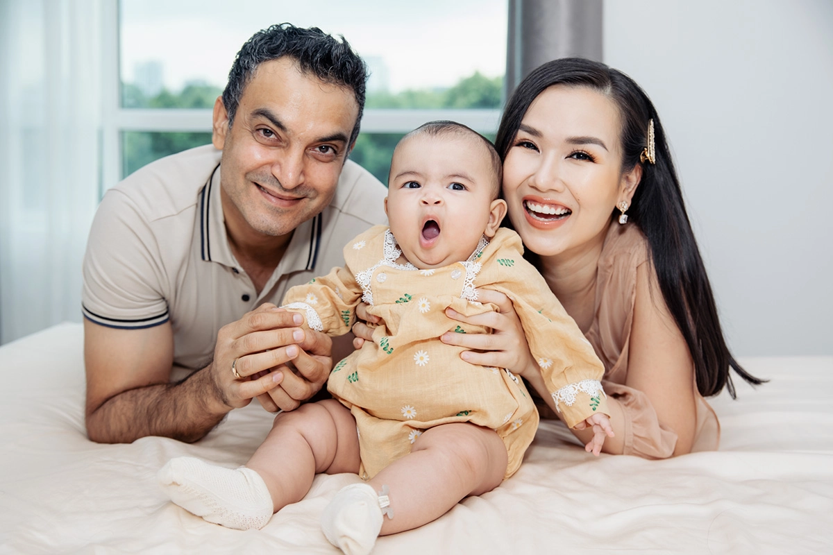 Con gái lai ấn giống y bố võ hạ trâm ghen tỵ khi bé được quan tâm hơn mẹ - 12