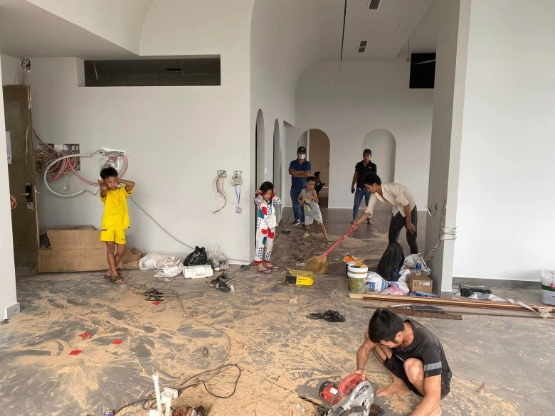 Con gái lai tây da trắng tóc xoăn vàng đẹp như thiên thần mà á hậu diễm châu từng chi 14 tỷ đồng mua giống - 14