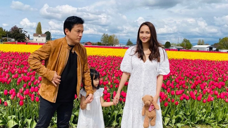 Con gái lam trường và vợ trẻ kém 17 tuổi lớn nhận không ra xinh xắn như công chúa - 1
