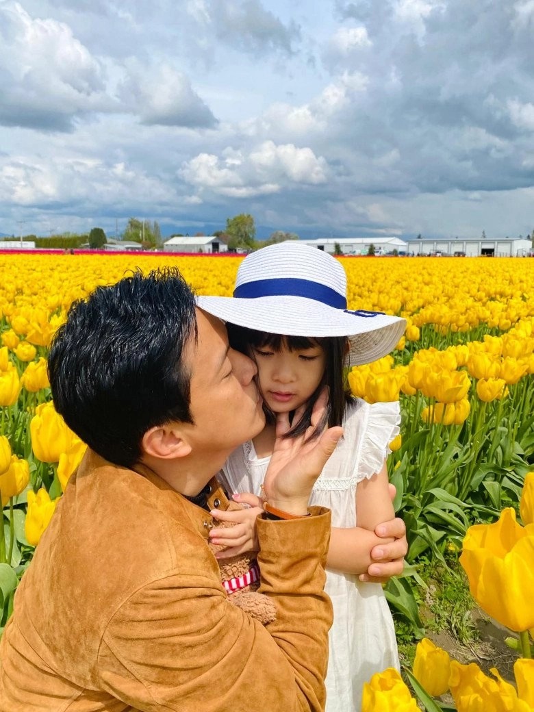 Con gái lam trường và vợ trẻ kém 17 tuổi lớn nhận không ra xinh xắn như công chúa - 2