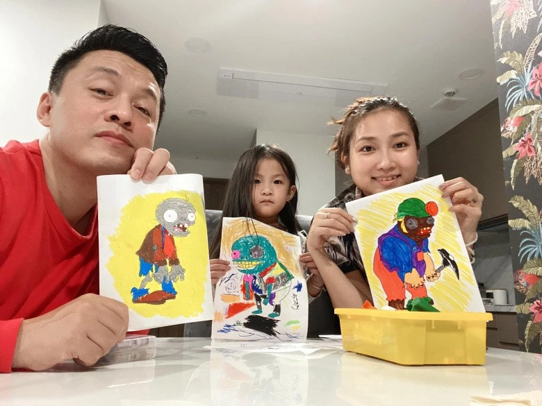 Con gái lam trường và vợ trẻ kém 17 tuổi lớn nhận không ra xinh xắn như công chúa - 8