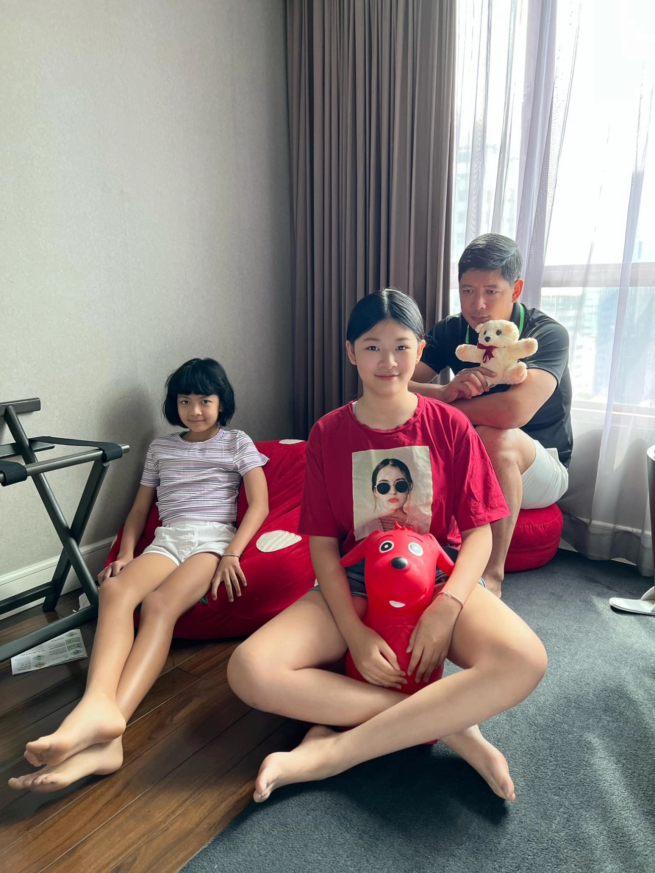 Con gái lớn của bình minh mới hơn 12 tuổi đã cao tới mang tai bố giống mẹ khoản thể thao giữ dáng - 10