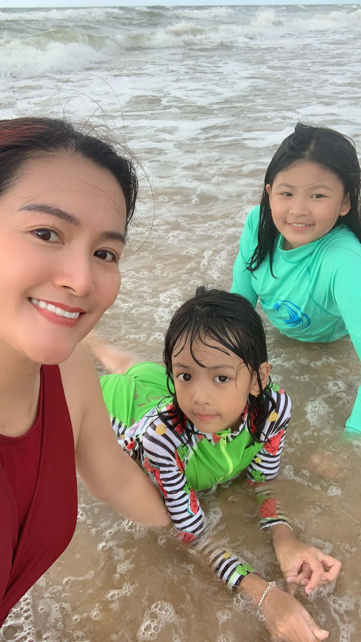 Con gái lớn của bình minh mới hơn 12 tuổi đã cao tới mang tai bố giống mẹ khoản thể thao giữ dáng - 11